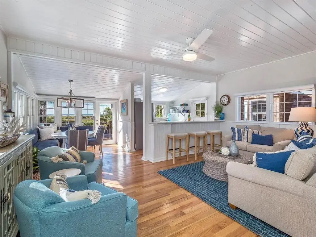 Captiva Charm
