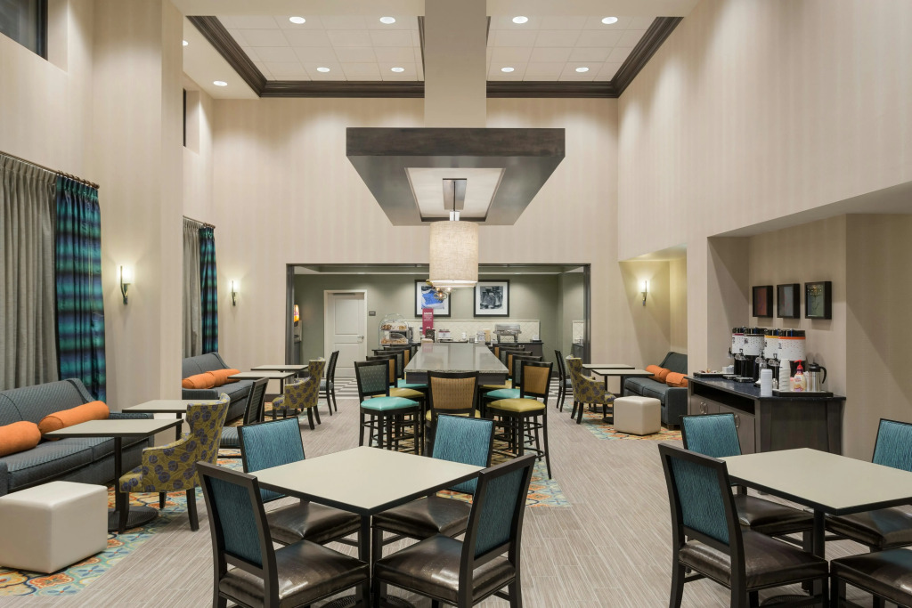 Hampton Inn & Suites West Des Moines Mill Civic