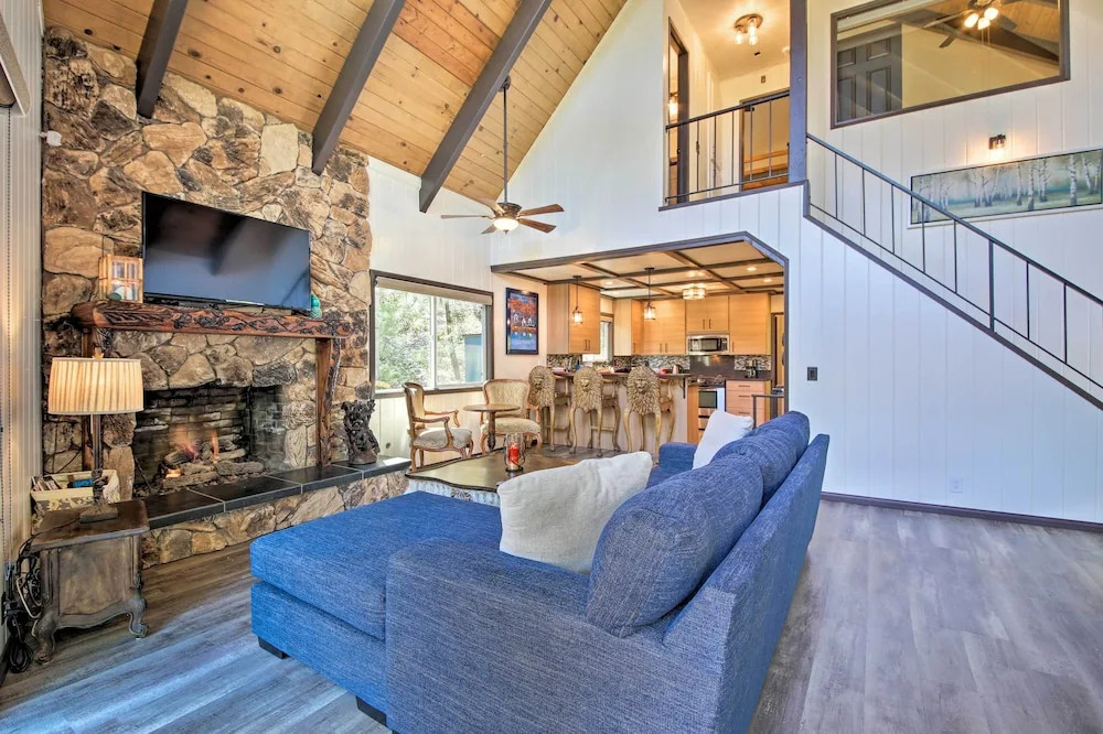 Bikes + Game Room: Lovely Lake Arrowhead Home!