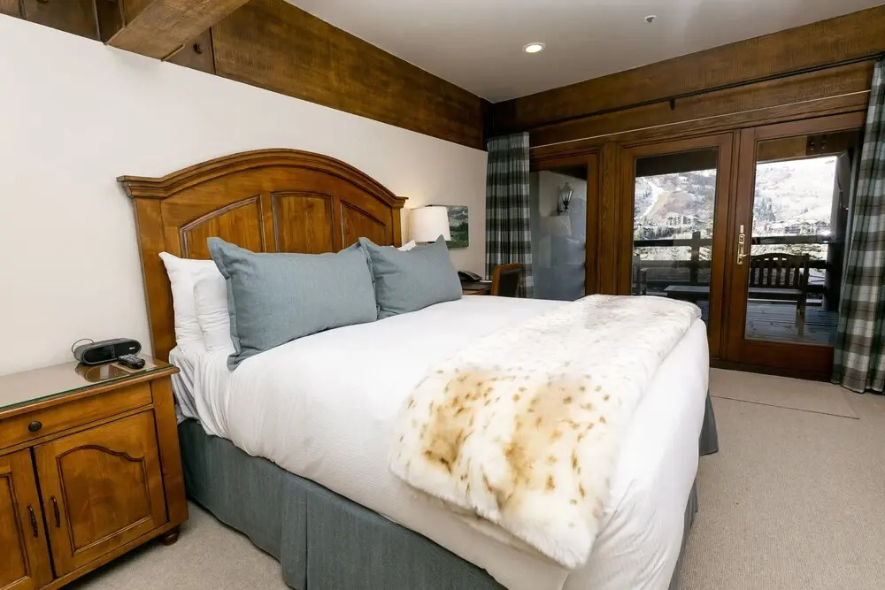 Deluxe King Room with Deck Hotel Room