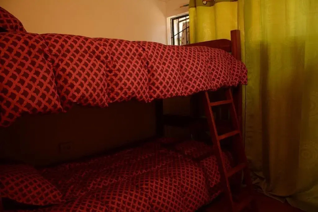 Shiraz Bed & Wine