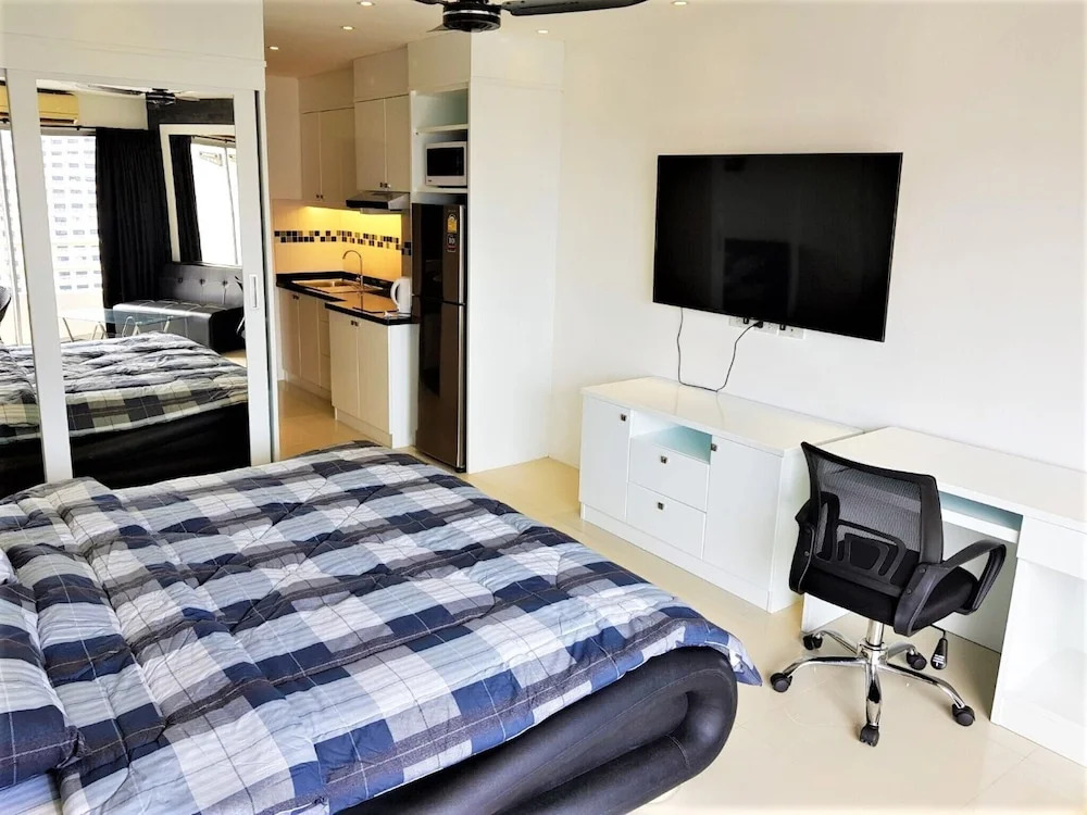 View Talay 1 - 11th Floor Studio Condo With Fantastic Views