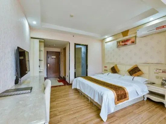 Huaqiao Hotel
