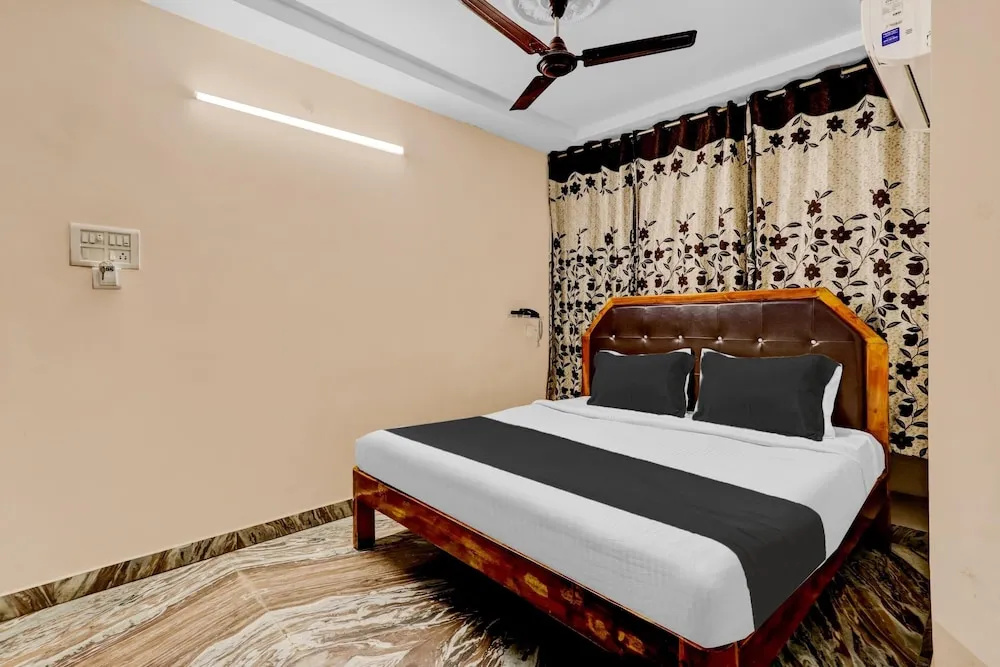 Super OYO Hotel O Adarsh Nagar Near Kavya Hospital