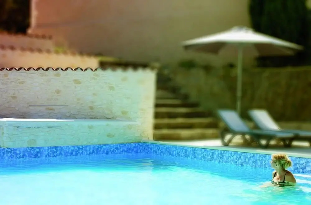 Château Catherine de Montgolfier - B&B et Gites - Piscine - Domaine viticole bio avec dégustation