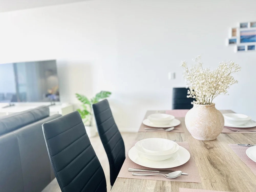 Peninsula Apartments Hosted by Gold Coast Holiday Stays