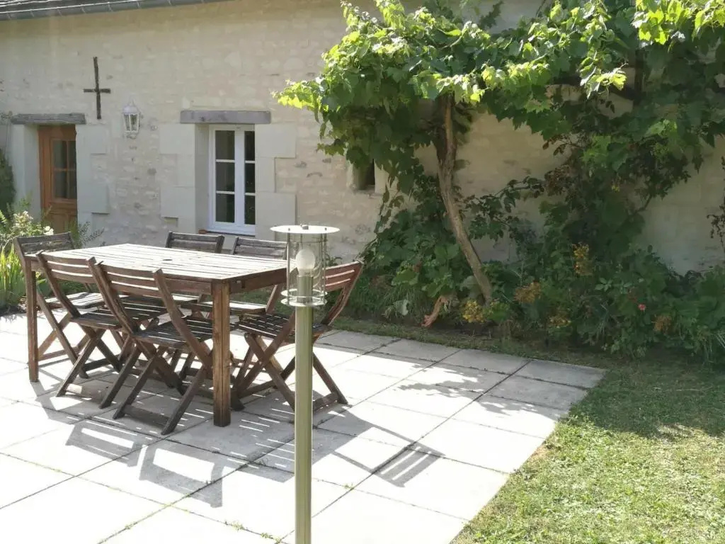 Gîte authentique à Brizay avec jardin privé et piscine - FR-1-381-238