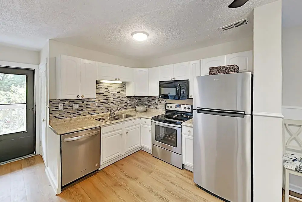 Peaceful Beach Getaway W/ 3 Pools & Tennis 2 Bedroom Condo