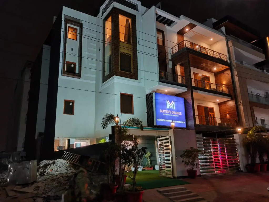 Hotel Mavens Orange Gurgaon