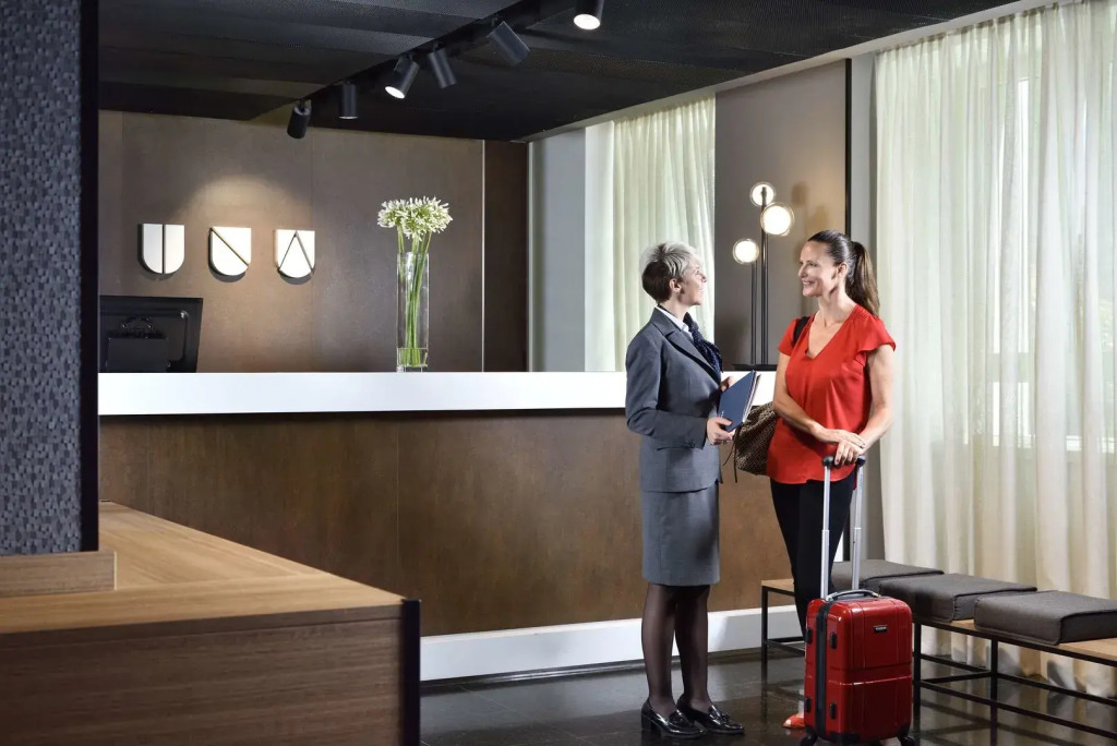Отель Unahotels Century Milano