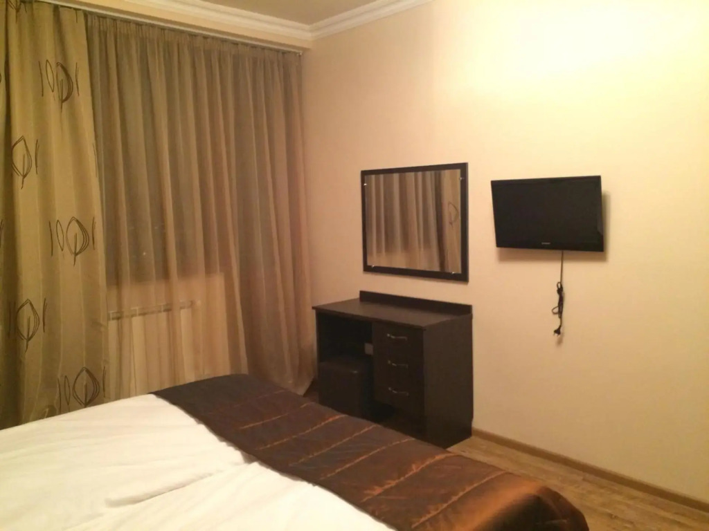 Yeznik Koghbatsi - Amiryan crossroads 2 bedroom Comfortable apartment with Balcony KO333