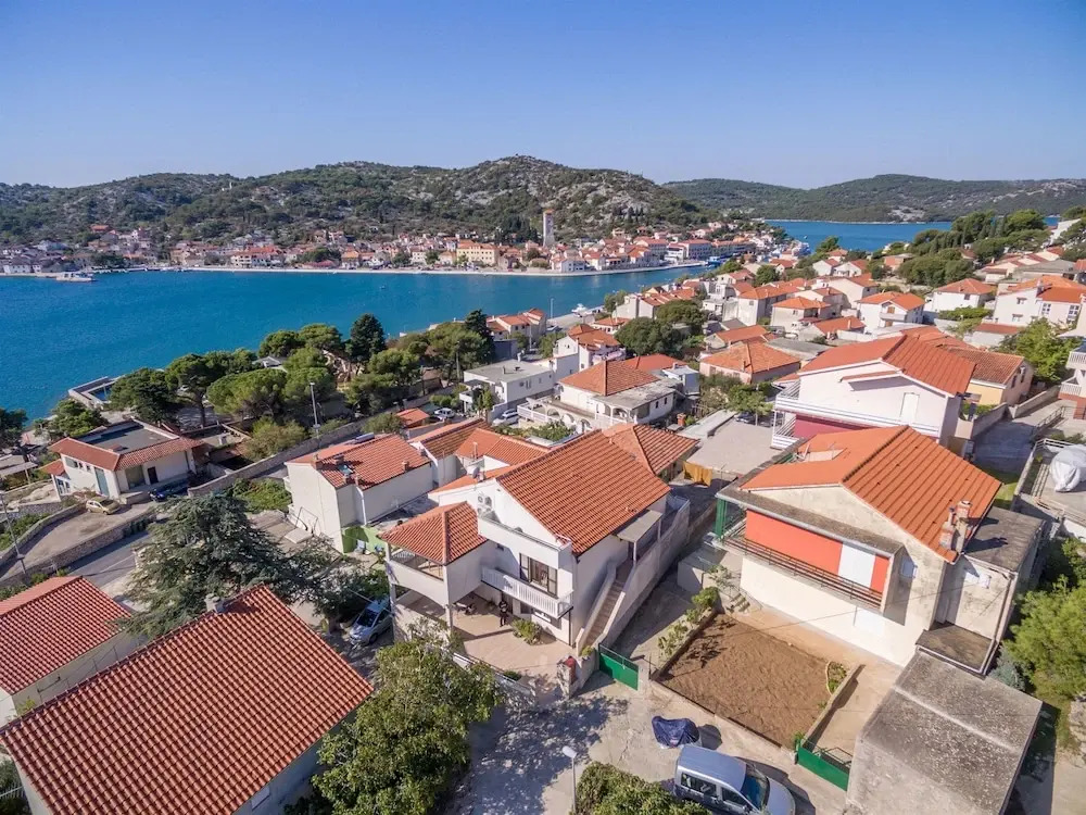 Apartments by the sea Tisno, Murter - 21657