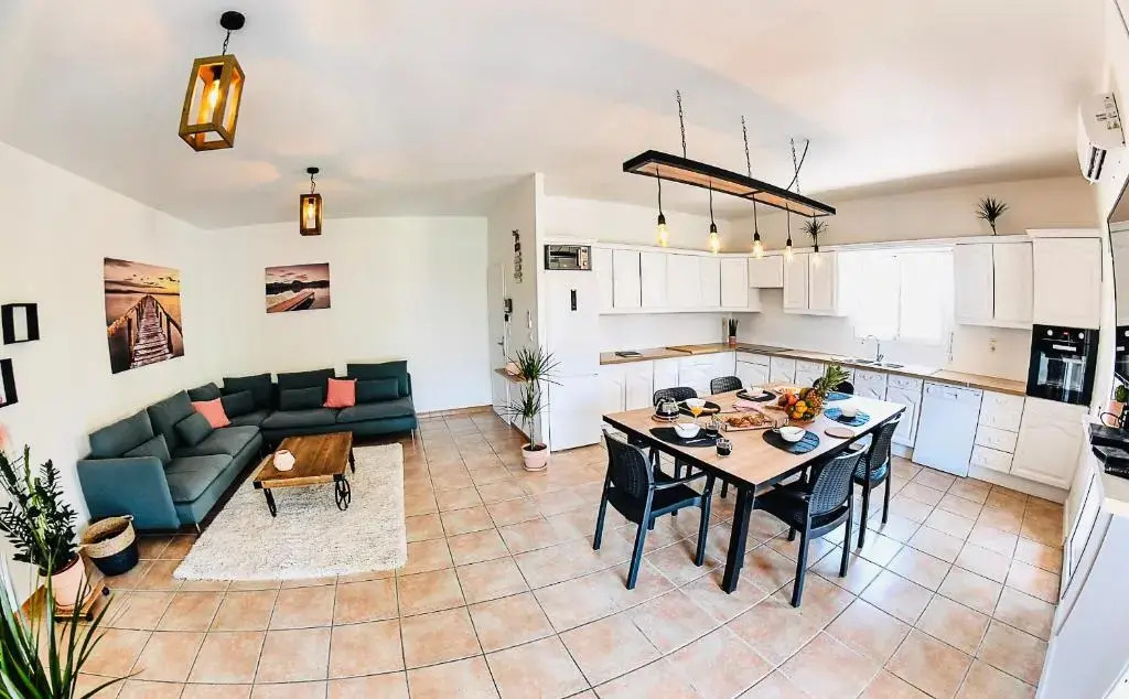 Spacieux T5, Terrasse, Proche Centre,Parking Prive