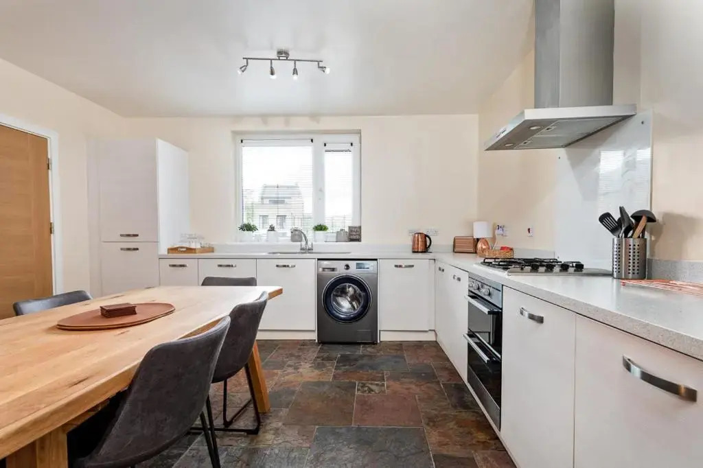 Exclusive - Stunning City Centre House! Parking