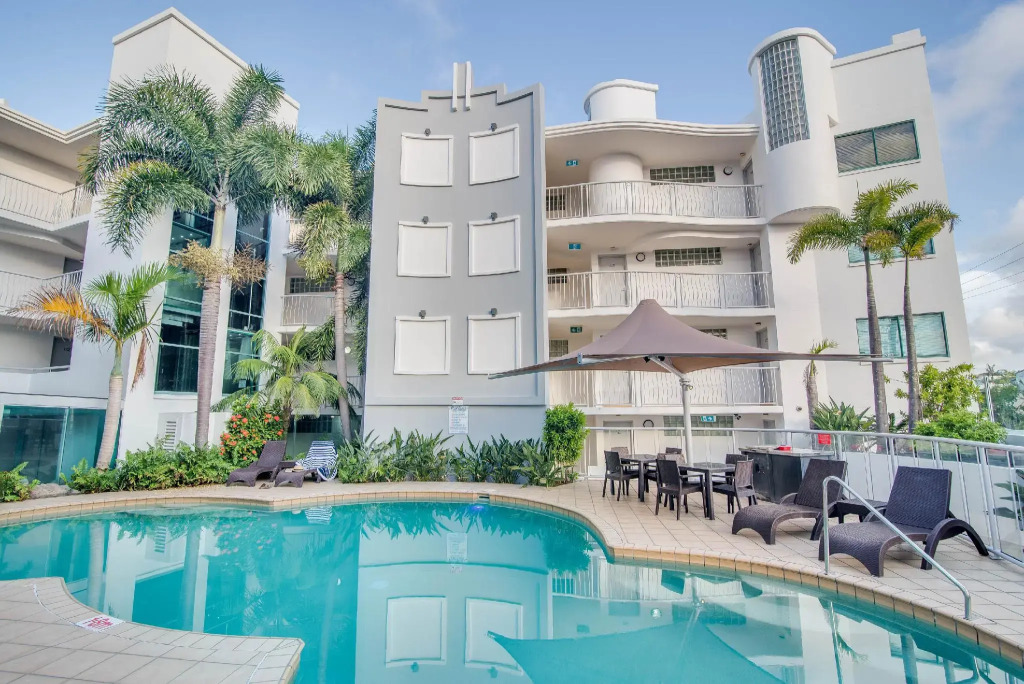 Grand Palais Boolarong Beachside Apartments