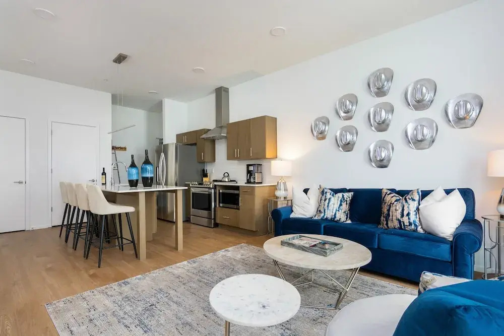 Illume Sleek Central Hideaway Poolside Patio 1 Bedroom Condo