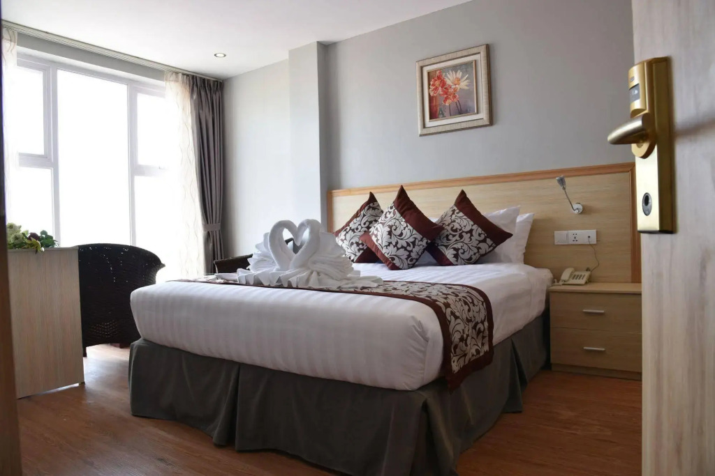 Paragon Central Hotel & Sky Bar