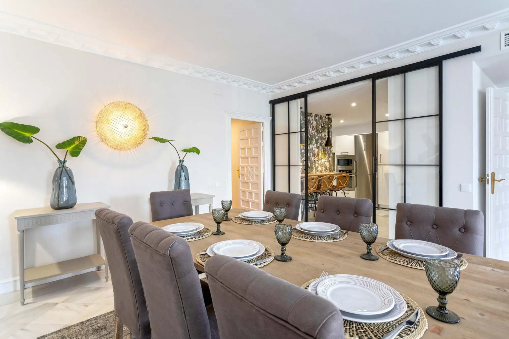 Spectacular 4BD apartment near Alcazar. San Fernando