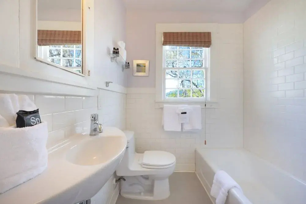 Columbia Cottage 2 Bedroom Home by Redawning