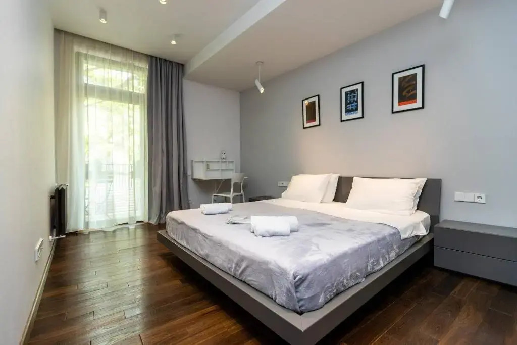 -30  NEW 2 BR Super Spacious Apt w/Terrace+views