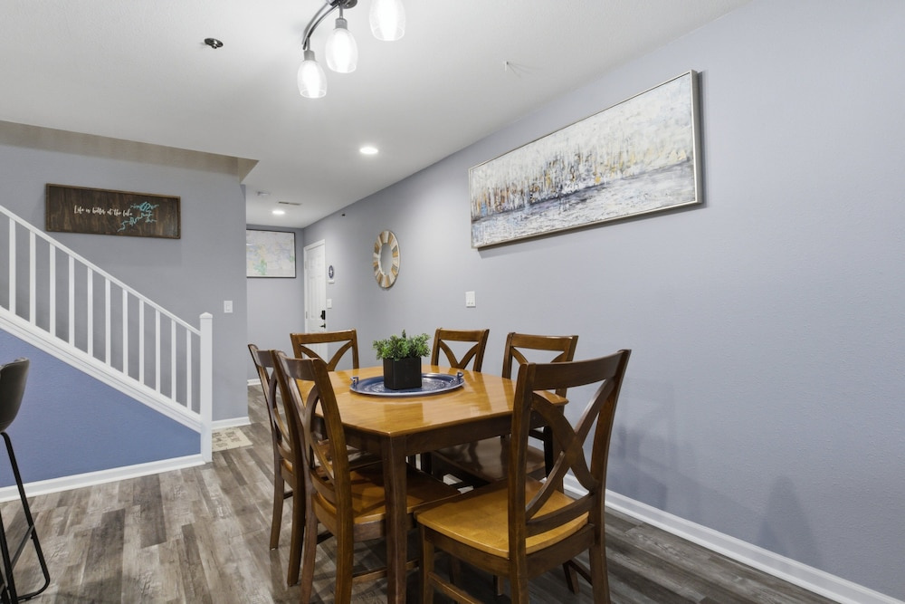 Lake Views & Loft Retreat for Kids w/ 12x30 Slip at Mm11