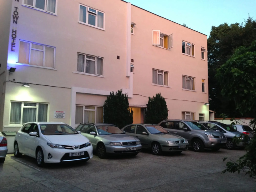 Acton Town Hotel