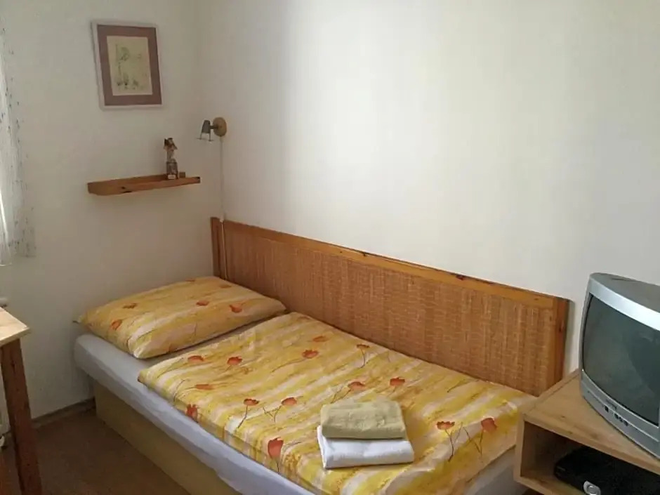 Pension 325