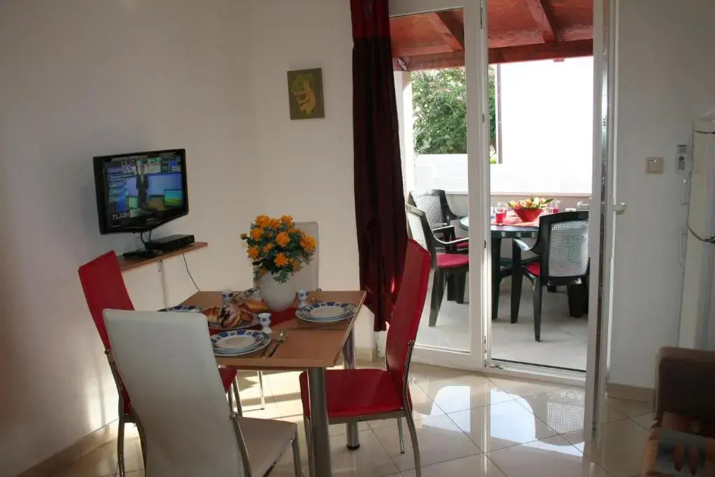 Apt Central - 40m from the beach