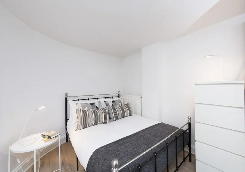 Stunning 1BR Kings Cross Flat!