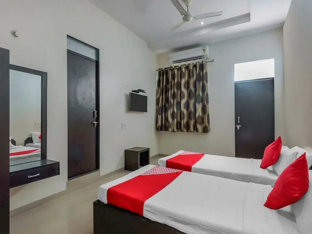 OYO 22349 Hotel Rainbow Inn
