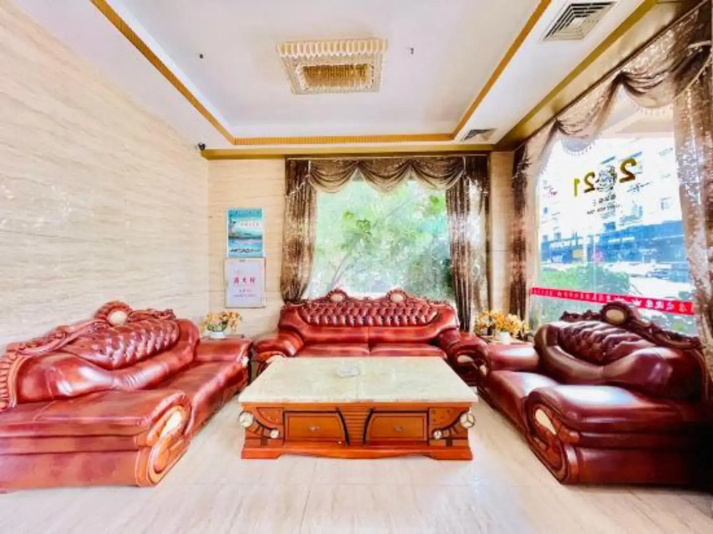 Crown Hotel (Sanling Plaza Food Street Branch, Xianyou Bus Station, Putian)