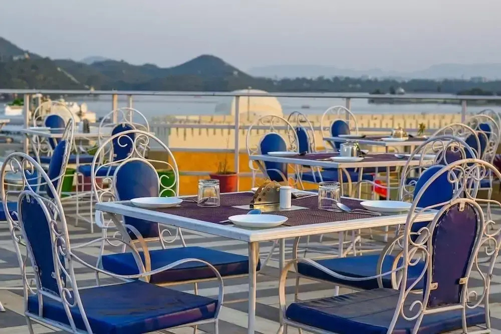 Royal Rafahiya - A Rooftop Lake View Hotel Near Lake Pichola