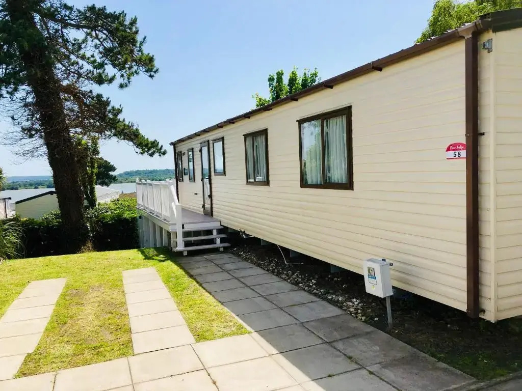 Family Seaside Retreat Private Stay at 5-Star Rockley Holiday Park Poole