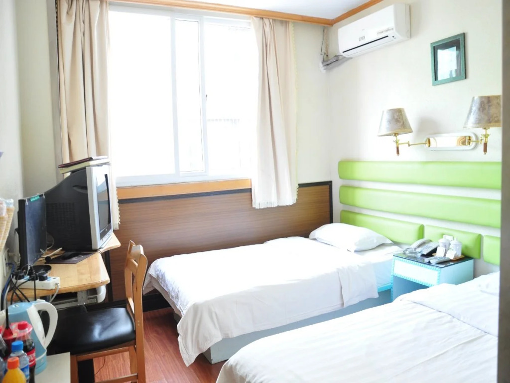 Qingdao Free Exercise Youth Hostel Zhanqiao Railway Station Branch