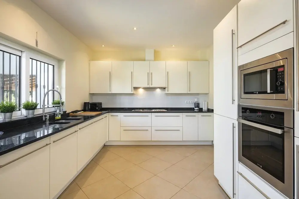 Villa in coastal town of Carvoeiro, Algarve
