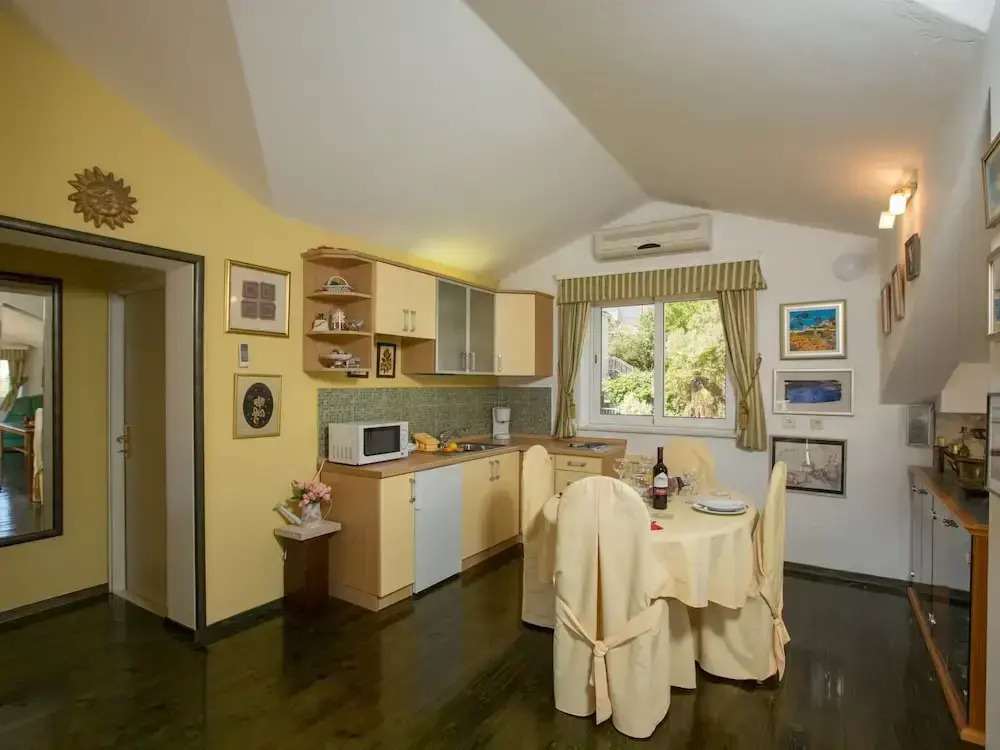 5 Bedroom Holiday Home With Balcony