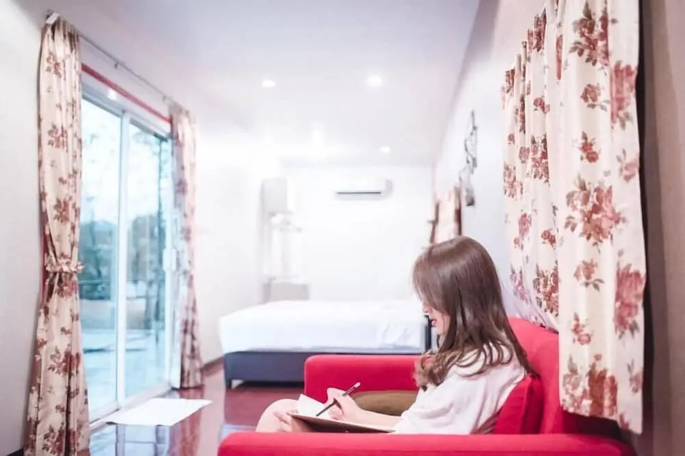 Crystal Box Hotel
