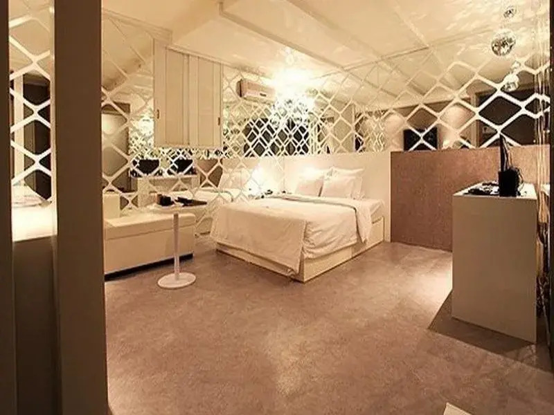 Hotel 7 seven Hertz