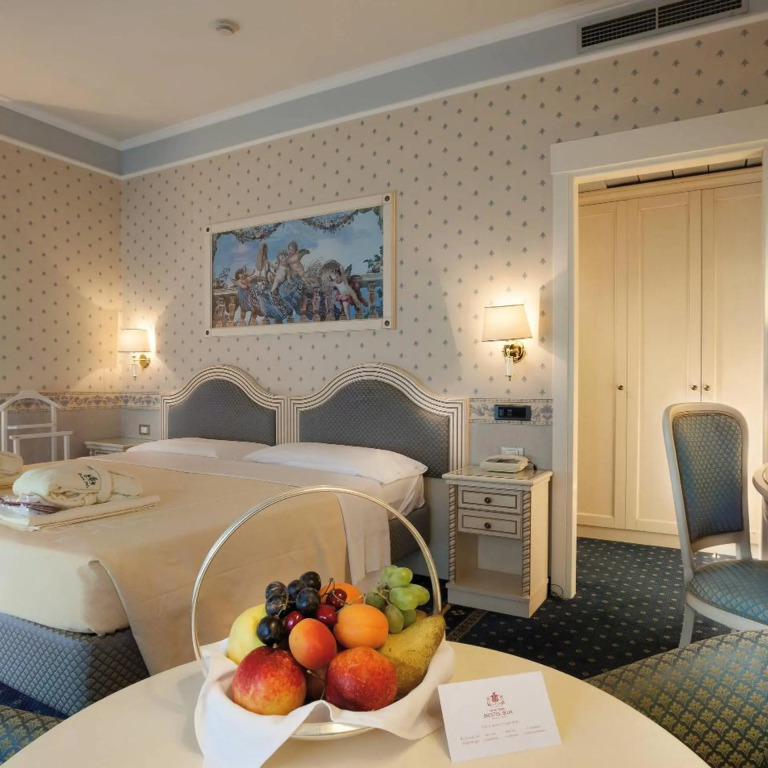 Hotel Bristol Buja