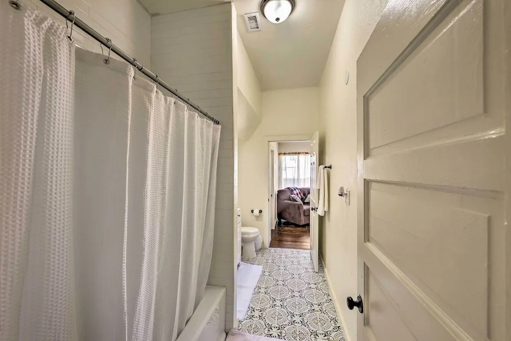 Riverside House w/ Yard ~ 1 Mi to Downtown!