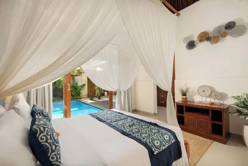 Red Lotus Seminyak Villa