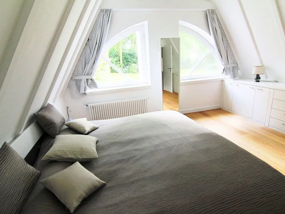 Luxus Ferienhaus Villa EMG Emsdetten nah Münster, Osnabrück, Rheine für Familien Gruppen bis 17 Personen, Pool, Whirlpool, Garten, Kamin, 6SZ