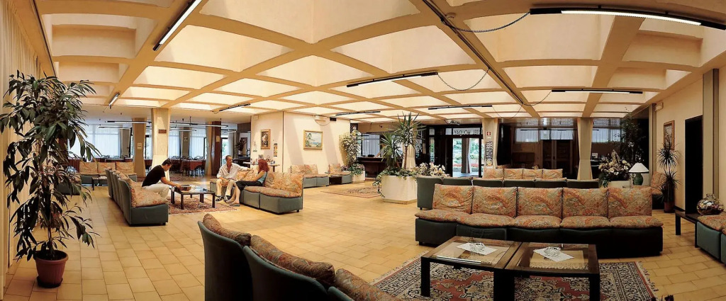 Hotel Holiday