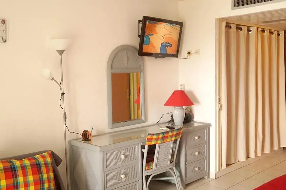 Studio in Le Gosier, With Wonderful sea View, Enclosed Garden and Wifi - 30 km From the Beach