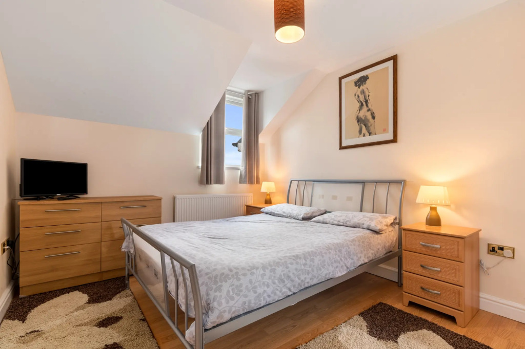 Arcadia House - Lovely Apartment Close to Beaches Harbour and Town Centre