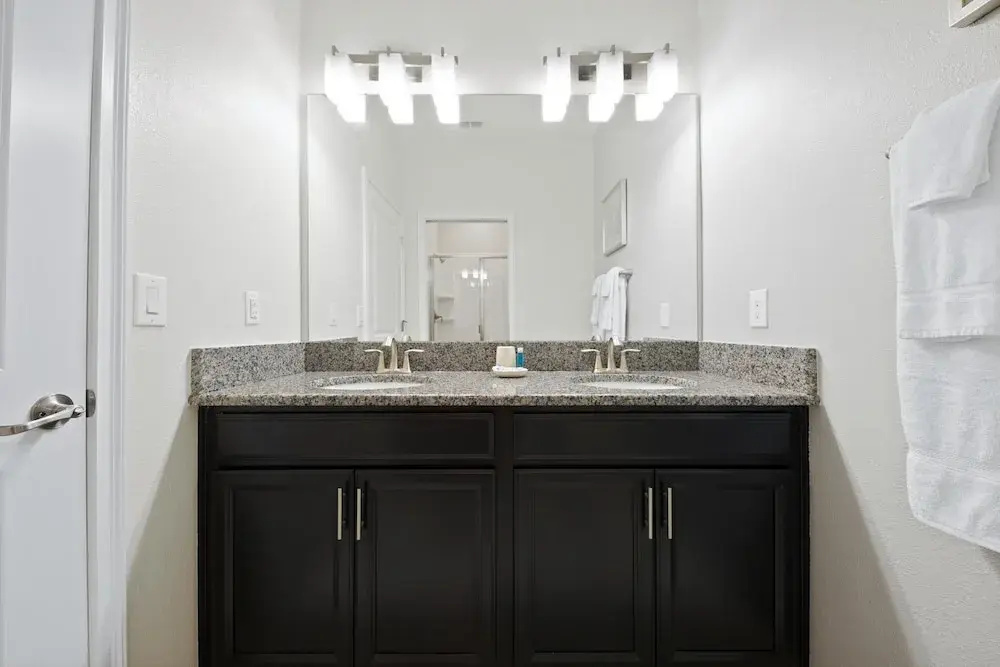 Tr_543r Scenic Champion 5 Bedroom Townhouse