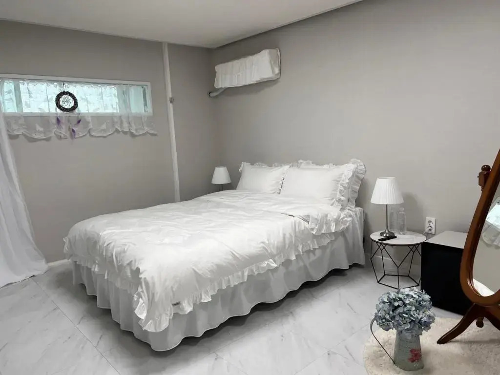 The place with a rest, Minimal Camping & BBQ, So Hotel 301
