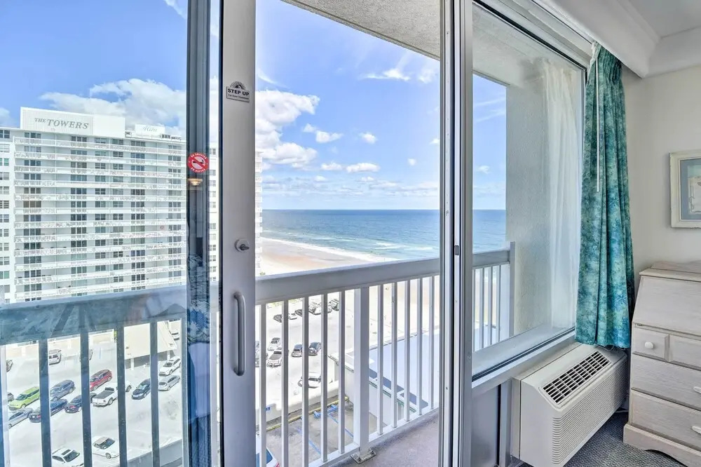 Vacation Vibe Condo: Eleventh-floor Ocean Views