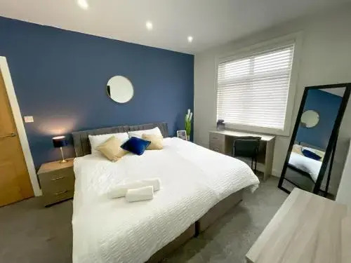 Spacious 2Bed Apartment with FREE PARKING! 15min to city & Christie NHS