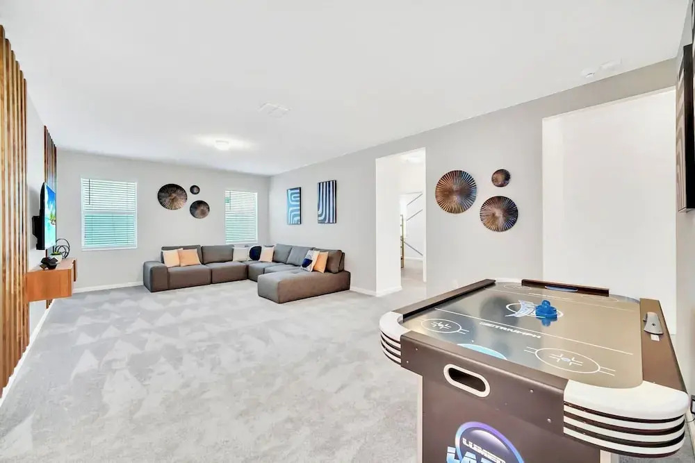 Upstay: Modern Home w Pool, Games & Bbqsleeps 18